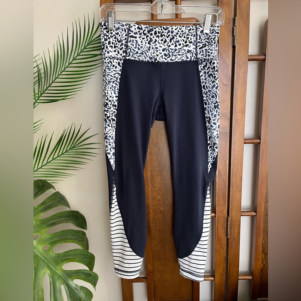 Athleta Petal Salutation 7/8 ankle leggings, size S - Picture 4 of 13